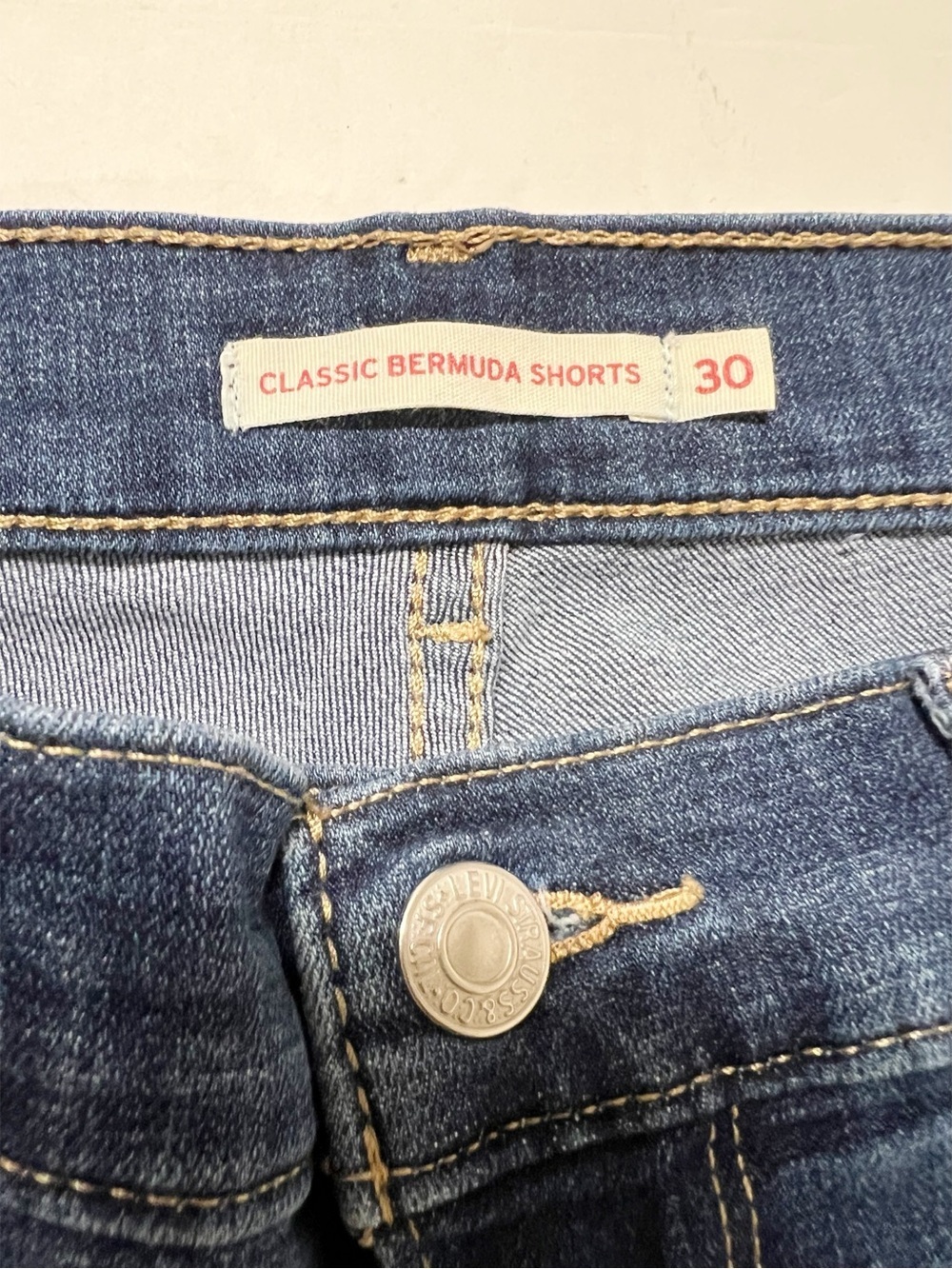 Levis Womens Dark Wash Classic Denim Casual Mid Rise Bermuda Shorts Size 30 - Picture 6 of 9